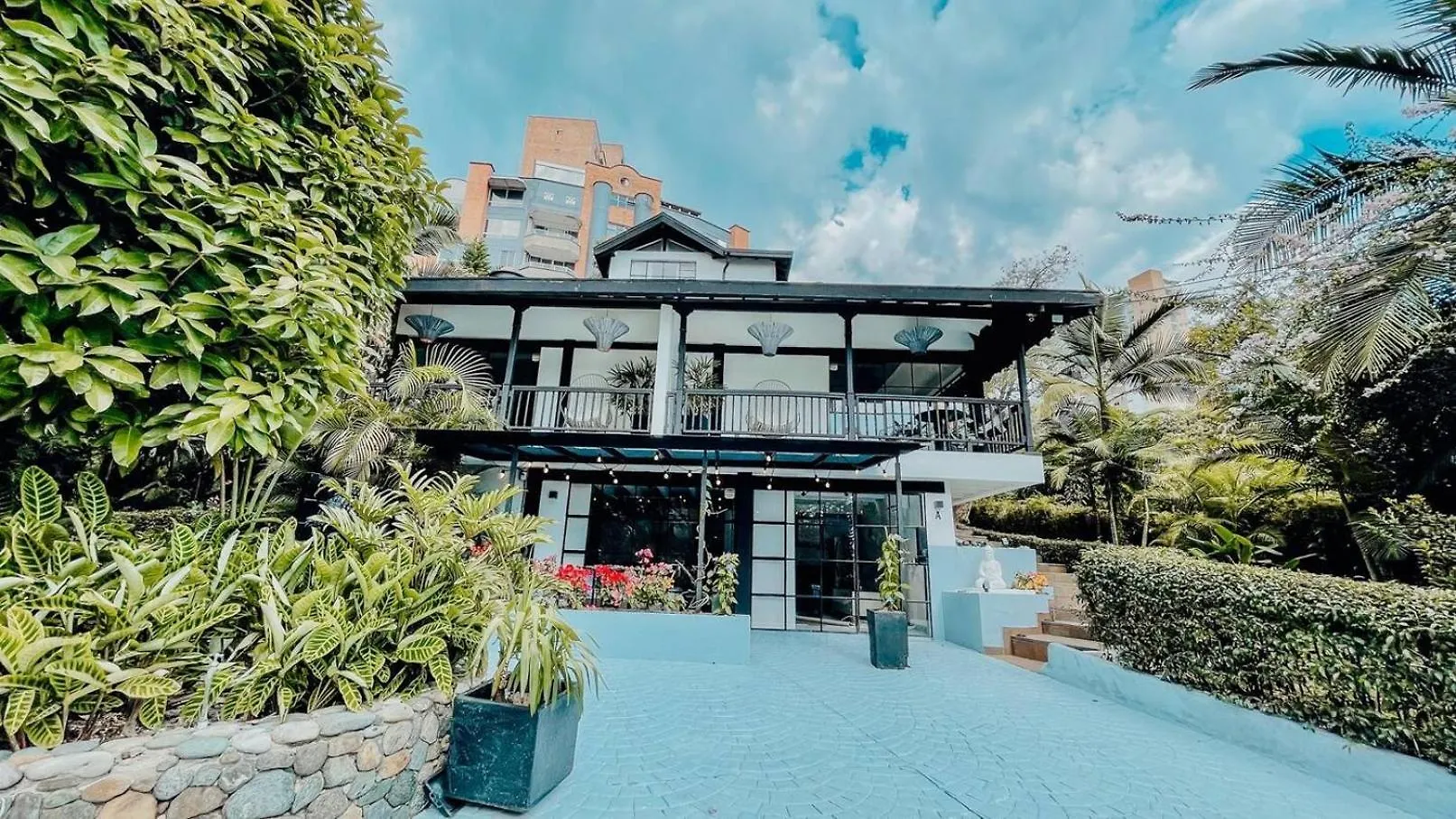 Japandi Buda Loft Close To Parque Lleras Medellin Apartment