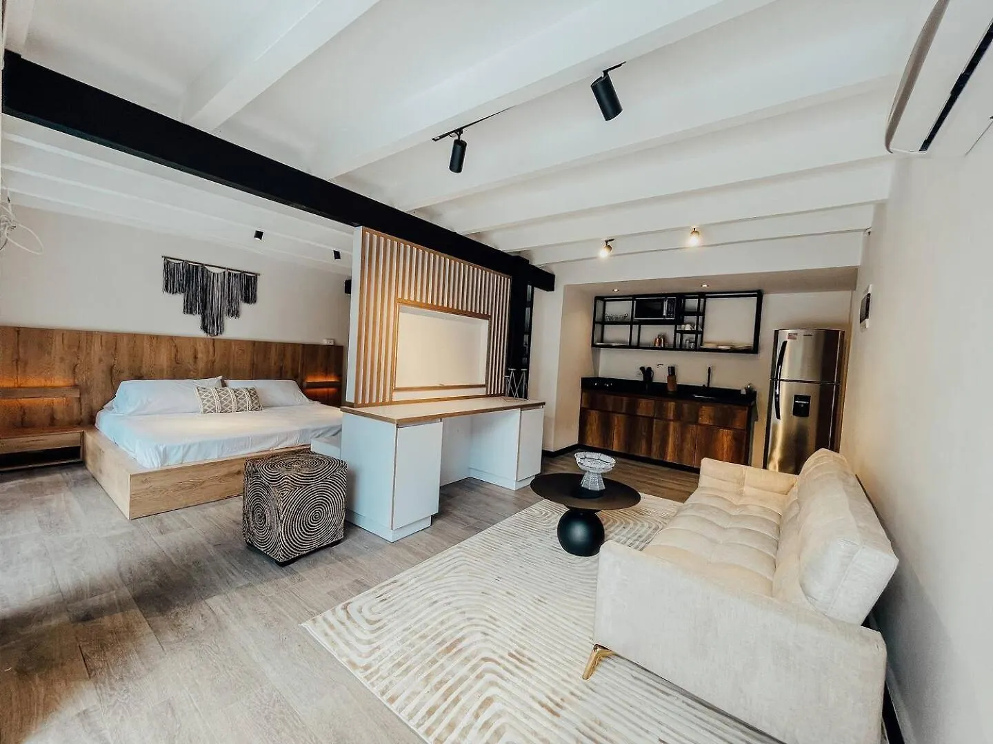 Apartment Japandi Buda Loft Close To Parque Lleras Medellin Colombia