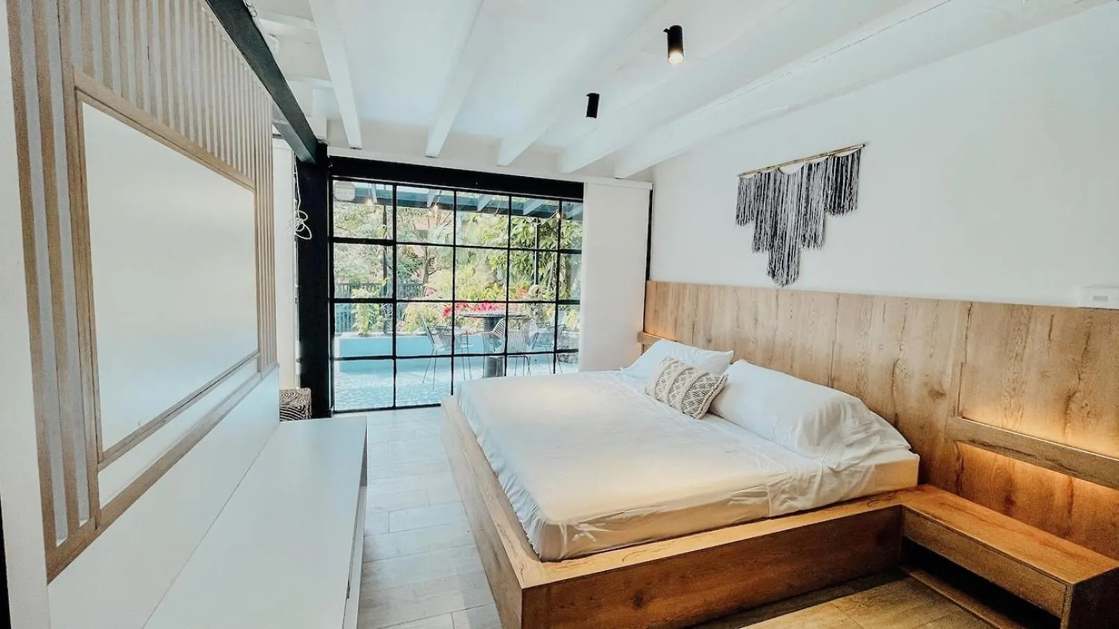 Japandi Buda Loft Close To Parque Lleras Medellin