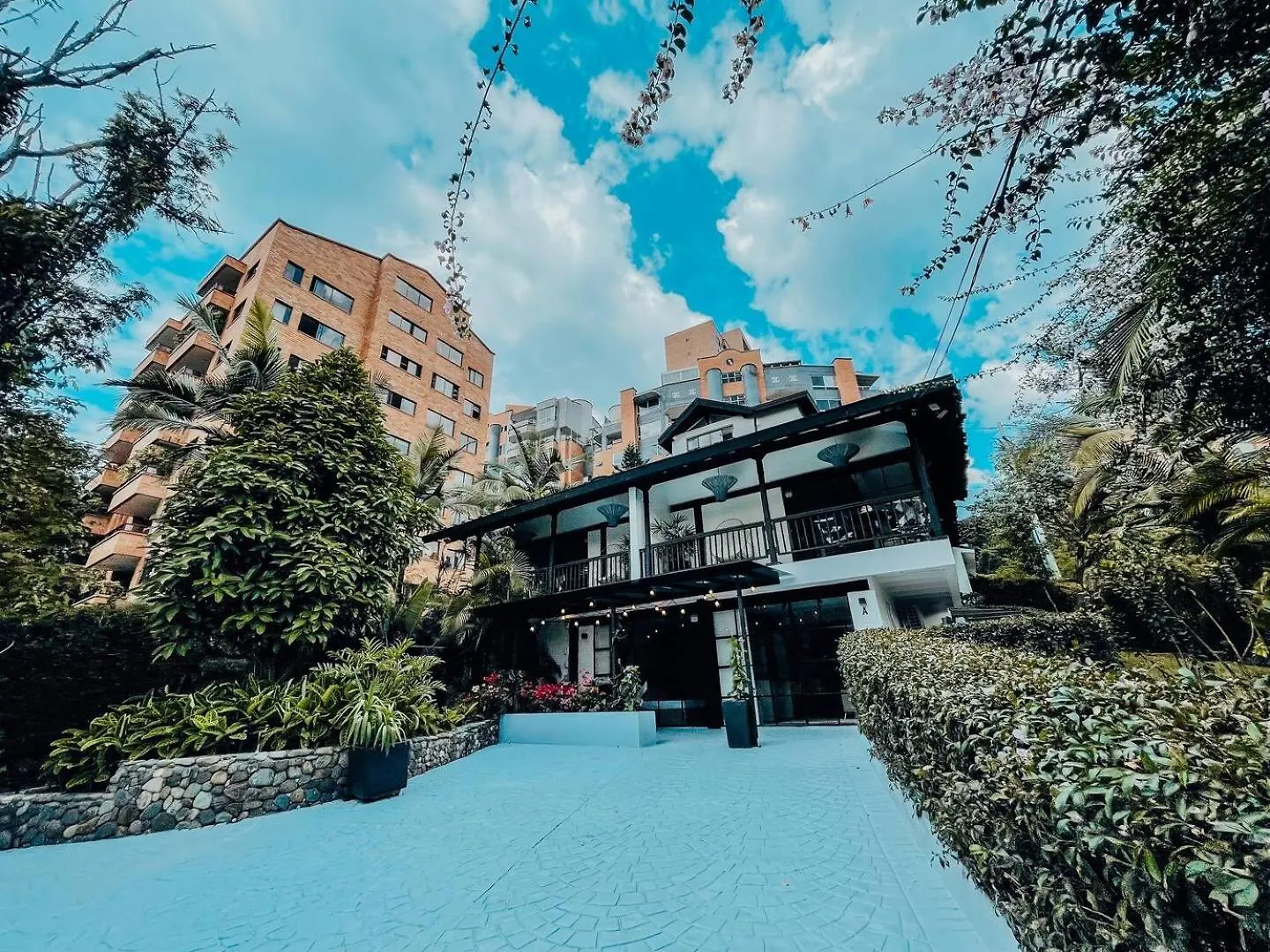Japandi Buda Loft Close To Parque Lleras Medellin