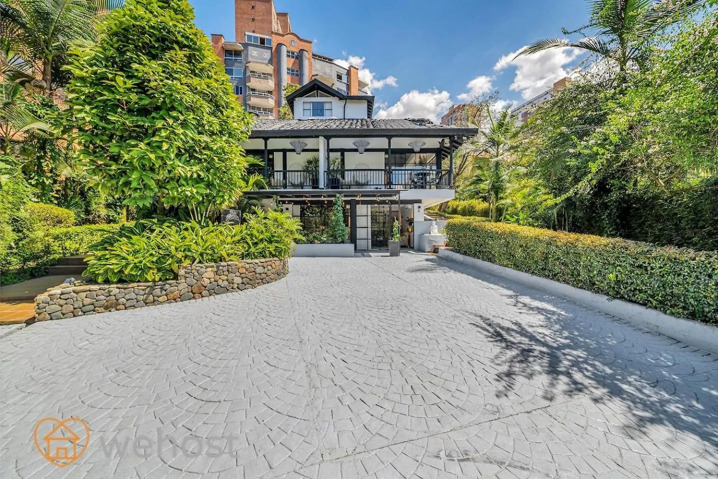 Japandi Buda Loft Close To Parque Lleras Medellin