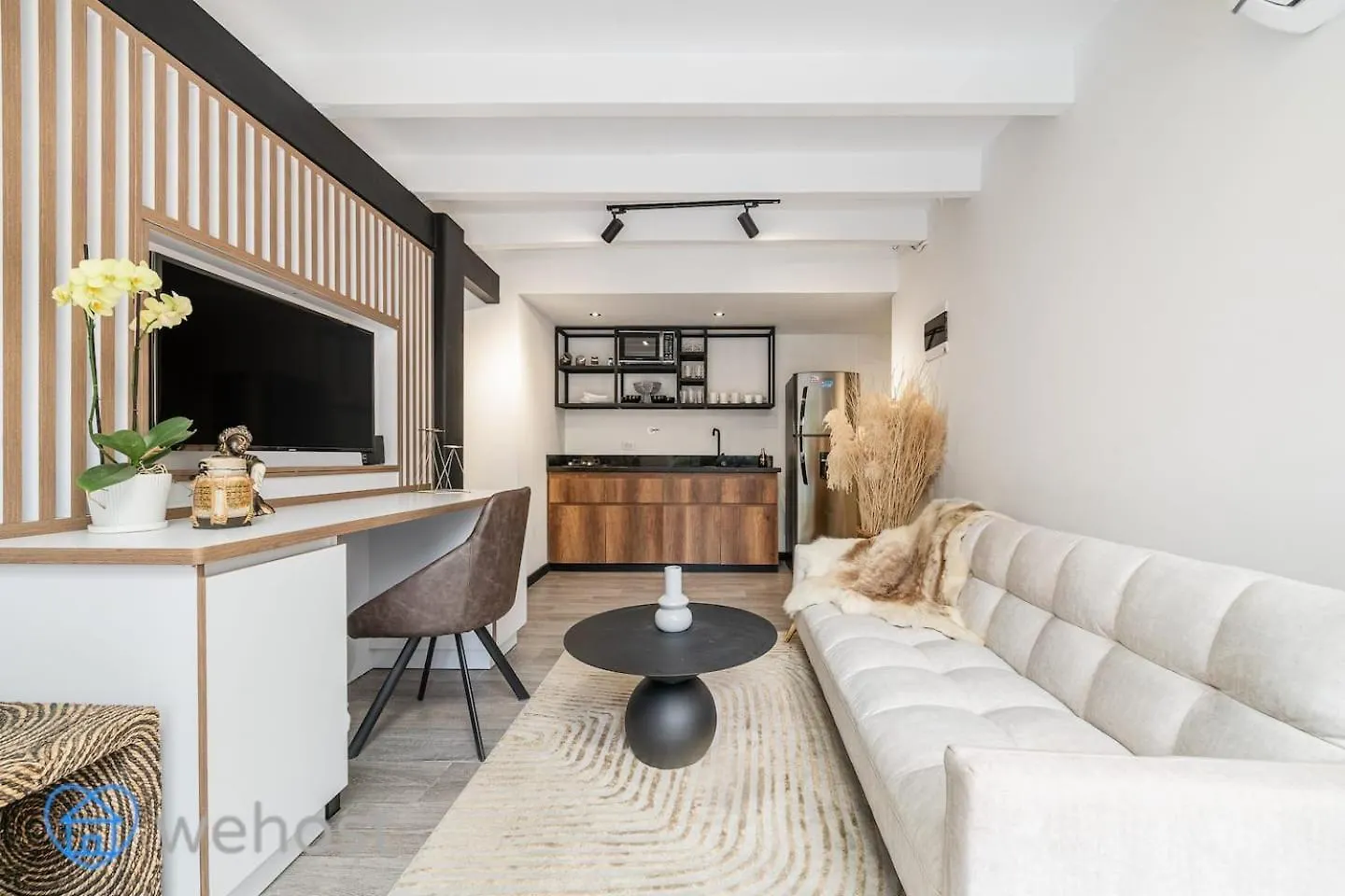 Japandi Buda Loft Close To Parque Lleras contacts