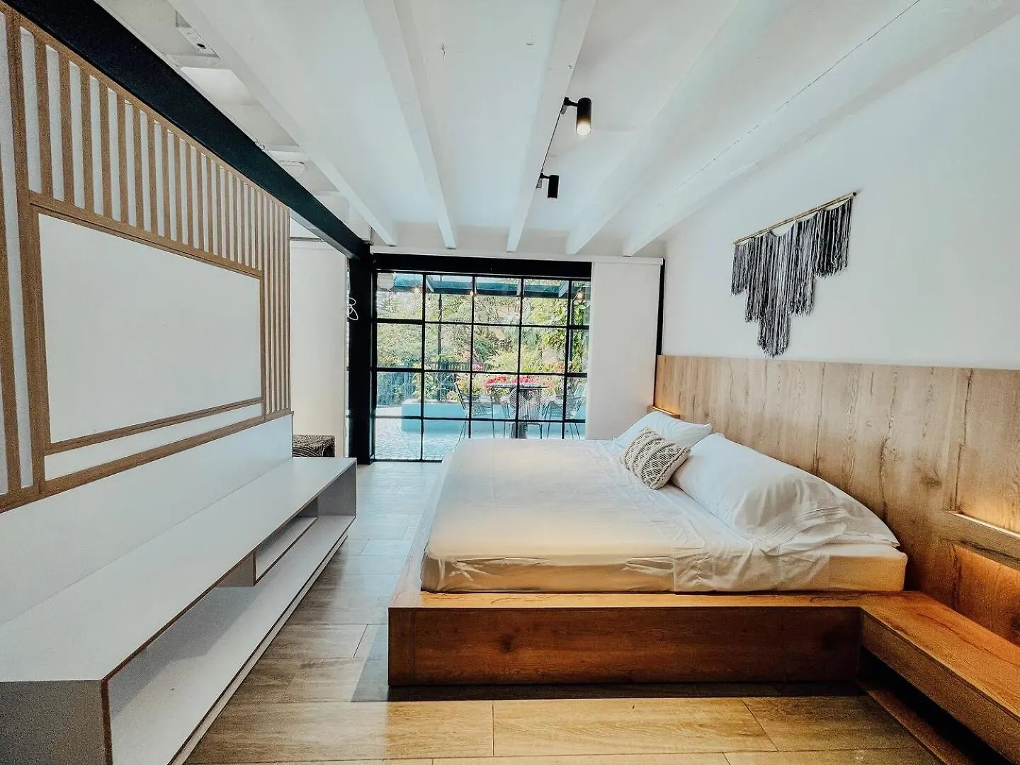Japandi Buda Loft Close To Parque Lleras Medellin Apartment